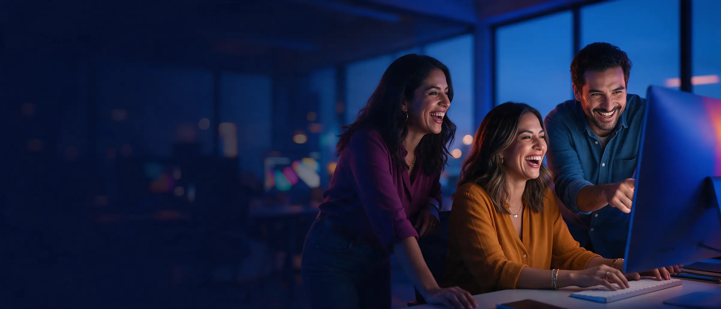 Equipo de marketing digital de Tijuana revisando una campaña en pantalla